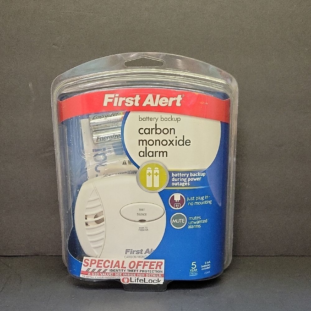 First Alert Plug-in Carbon Monoxide Alarm CO605 NIB